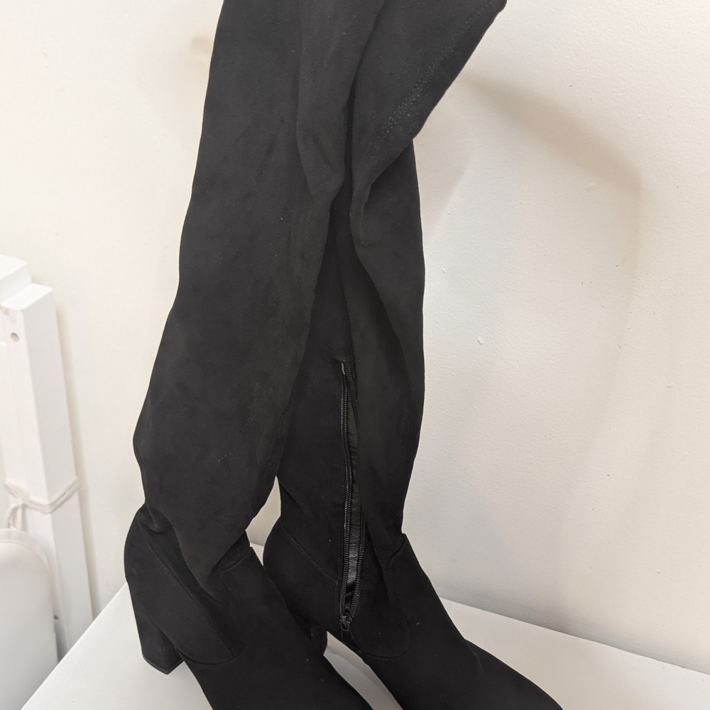Aubriana Elegant Black Over-the-Knee Boots